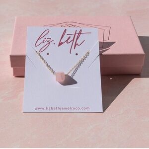 NIB Liz Beth Rose Quartz dainty necklace